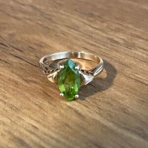 Vintage 14k Yellow Gold and Peridot Ring